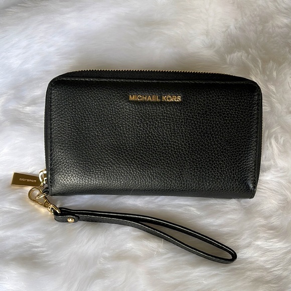 MICHAEL Michael Kors Handbags - Brand New With Tags. Michael Kors Wristlet.